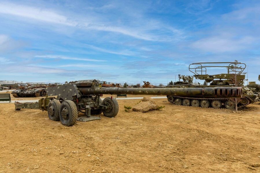 2A36 ‘Giatsint B’ field gun