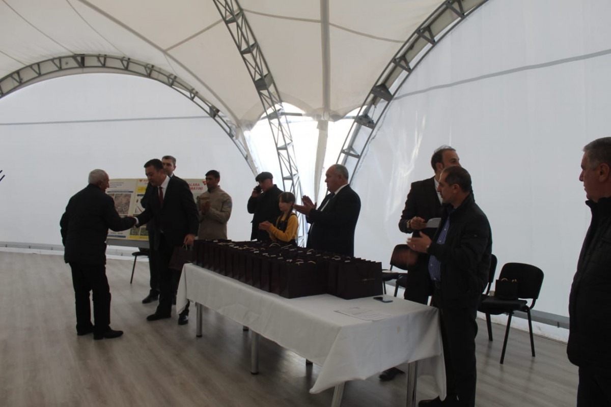 Next resettlement convoy arrives in Azerbaijan's Lachin, house keys were presented